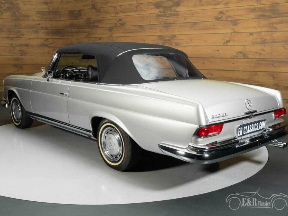 Imagen 12/19 de Mercedes-Benz 280 SE (1969)