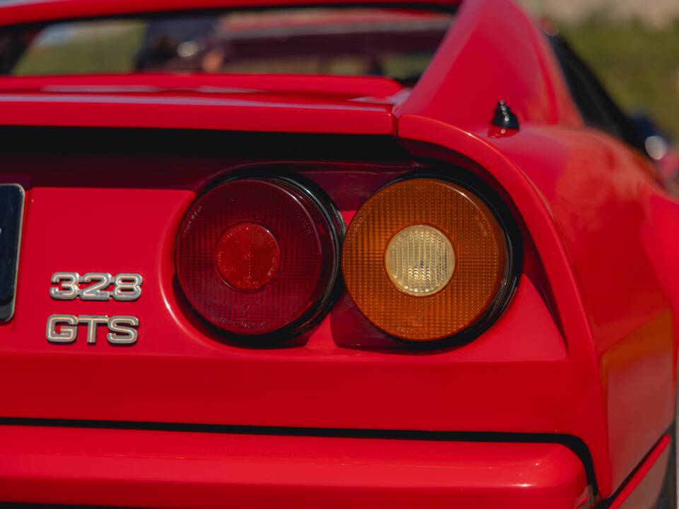 Image 14/60 of Ferrari 328 GTS (1986)