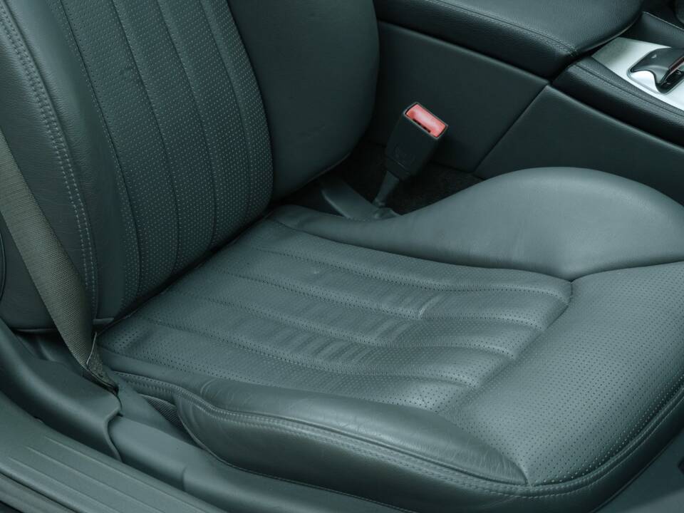 Image 44/50 of Mercedes-Benz SL 55 AMG (2003)