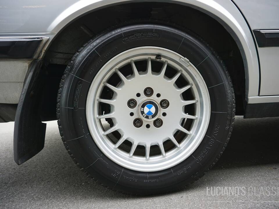 Image 27/59 of BMW 528i (1982)