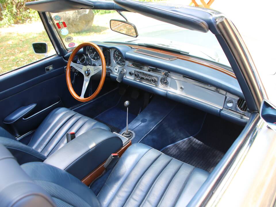 Image 24/37 of Mercedes-Benz 280 SL (1969)