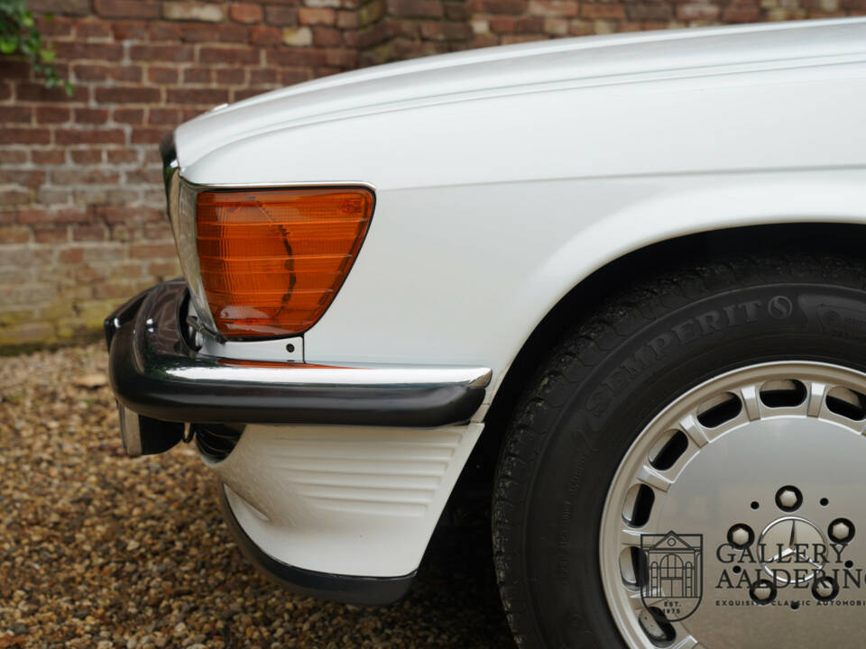 Image 22/50 of Mercedes-Benz 500 SL (1988)