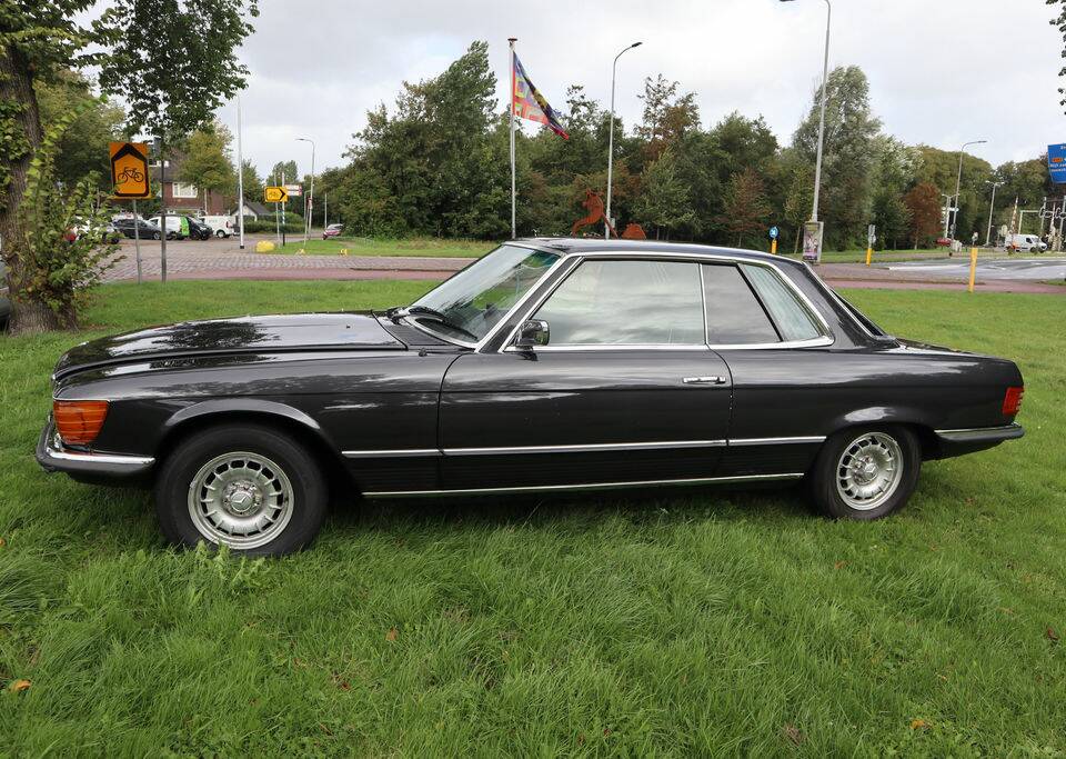 Image 4/8 de Mercedes-Benz 350 SLC (1972)
