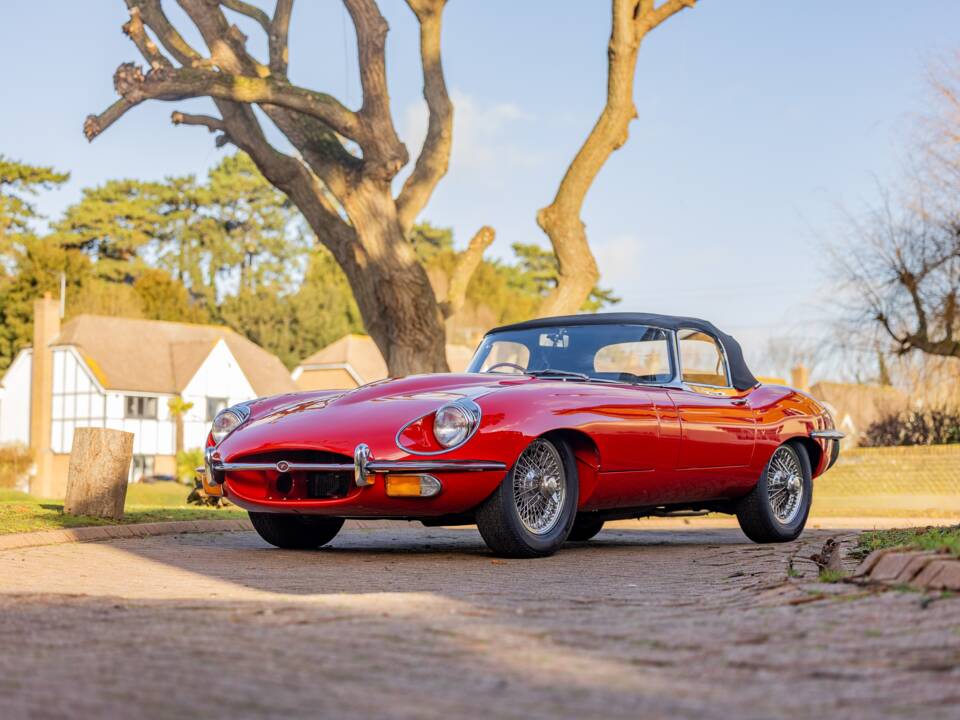 Image 10/50 de Jaguar E-Type (1969)