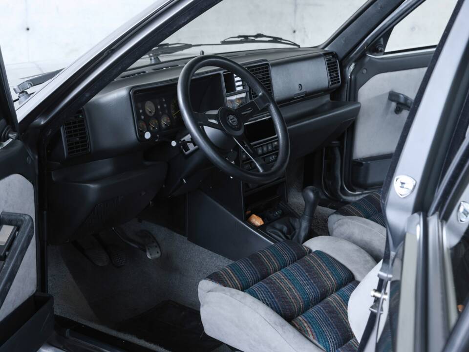 Image 20/50 of Lancia Delta HF Integrale (1988)