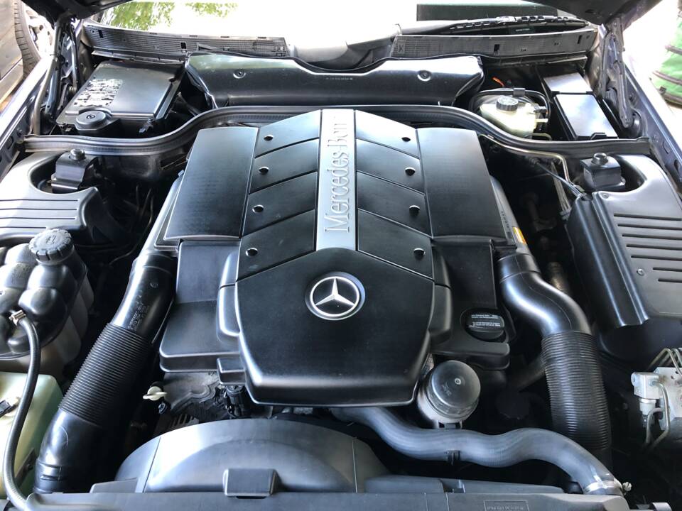 Immagine 12/24 di Mercedes-Benz SL 500 (2000)