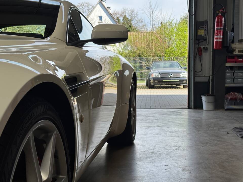 Image 15/25 of Aston Martin V8 Vantage (2007)
