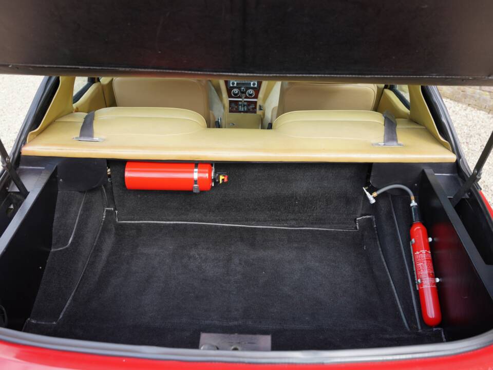 Image 26/50 of Jensen Interceptor MK III (1976)