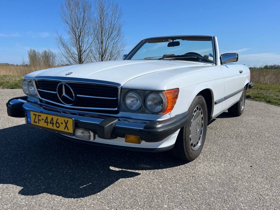 Image 2/16 of Mercedes-Benz 560 SL (1987)