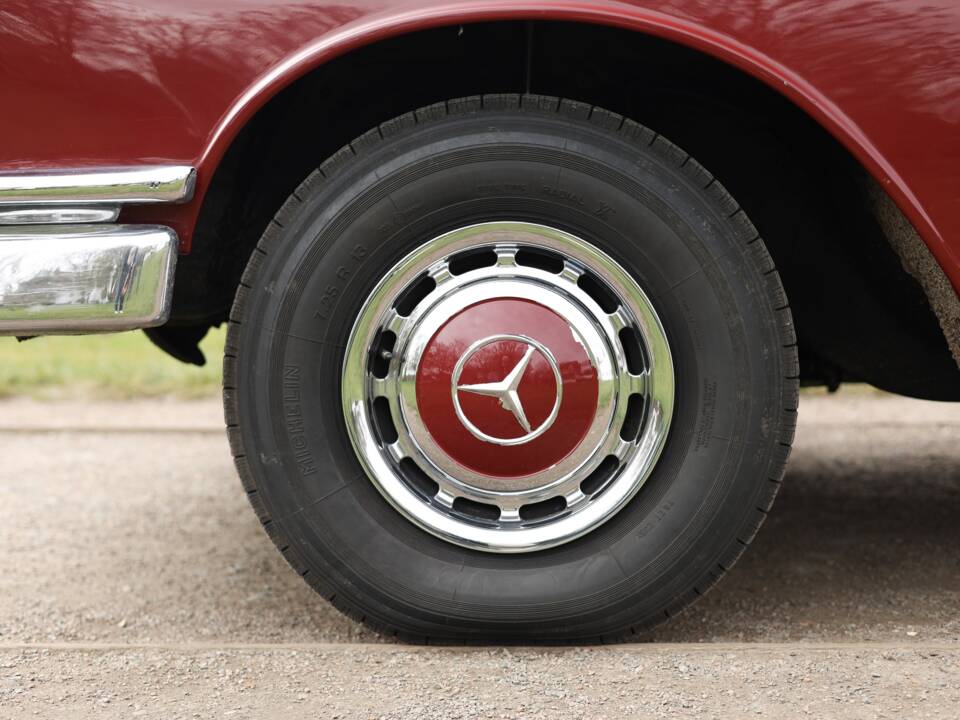 Image 15/50 of Mercedes-Benz 220 (1967)