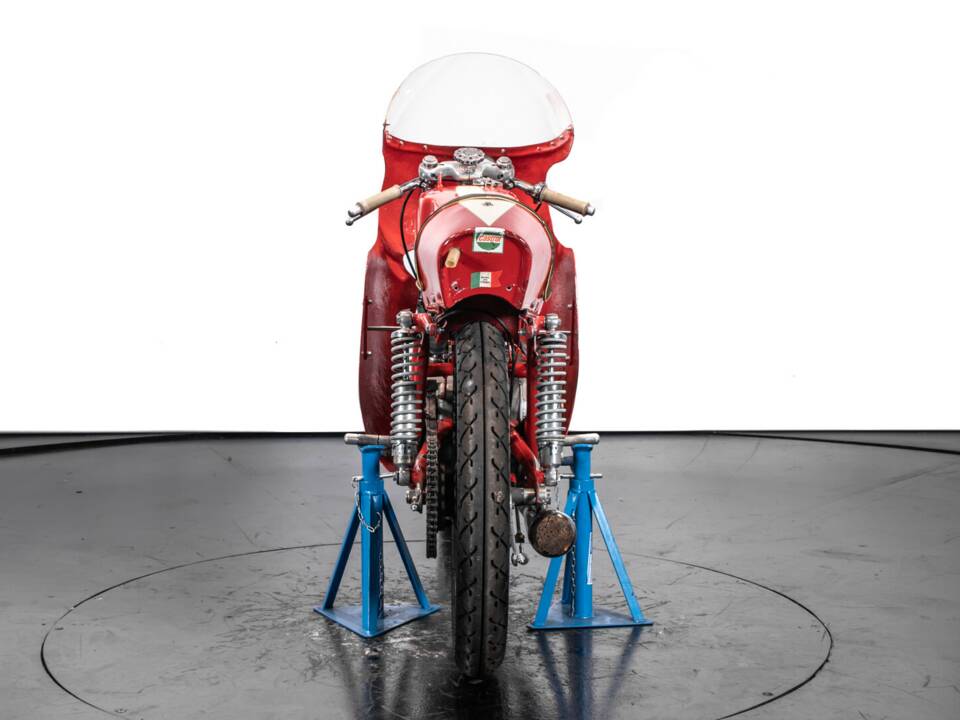 Image 3/32 of Aermacchi Harley-Davidson DUMMY (1963)