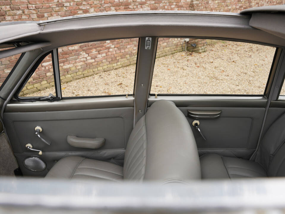 Immagine 36/50 di BMW 501 V8 (1965)