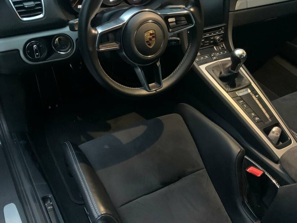 Image 8/13 of Porsche Cayman GT4 (2016)