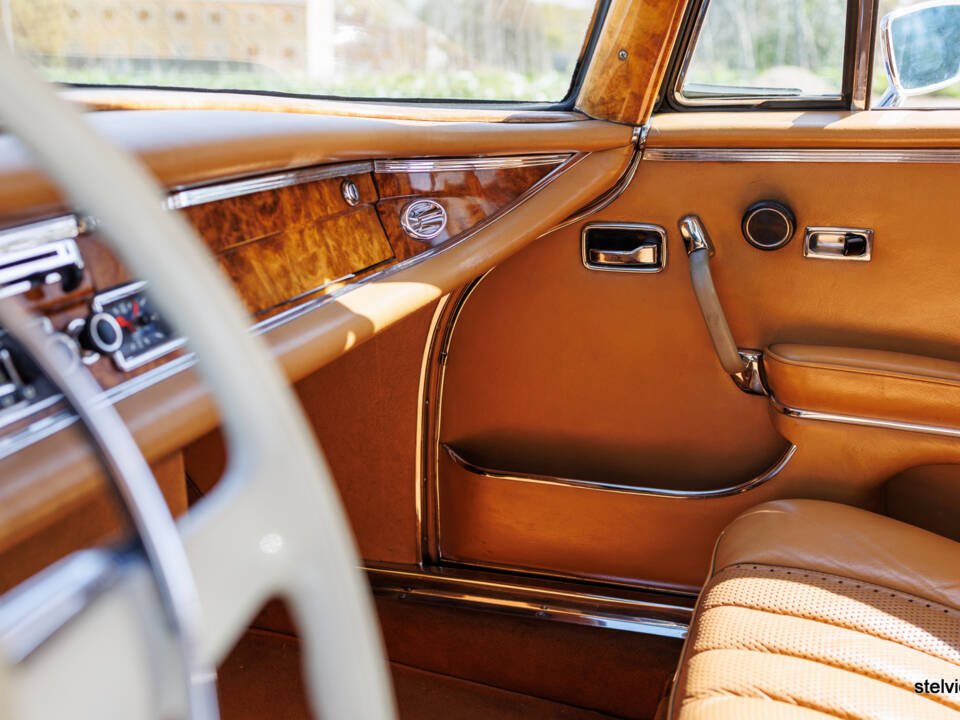 Image 34/38 of Mercedes-Benz 280 SE 3,5 (1970)