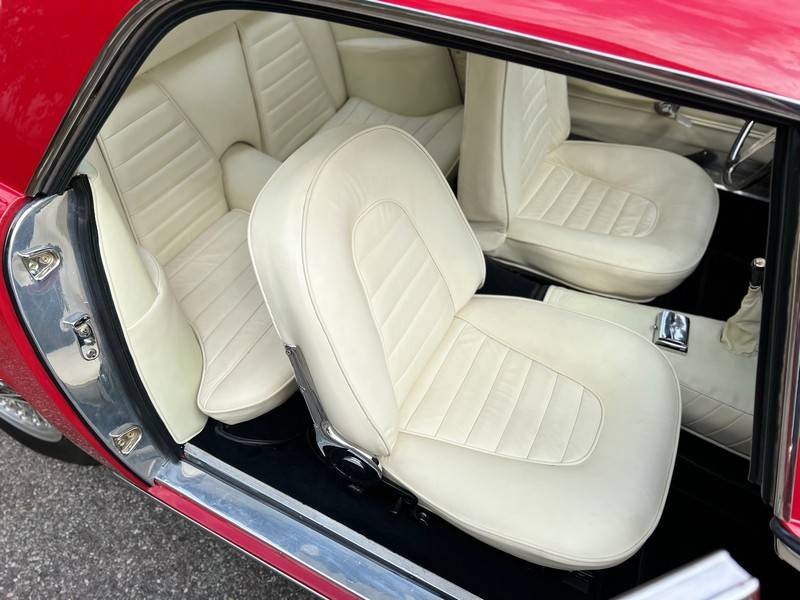 Image 31/41 of Maserati 3500 GTI Touring (1964)