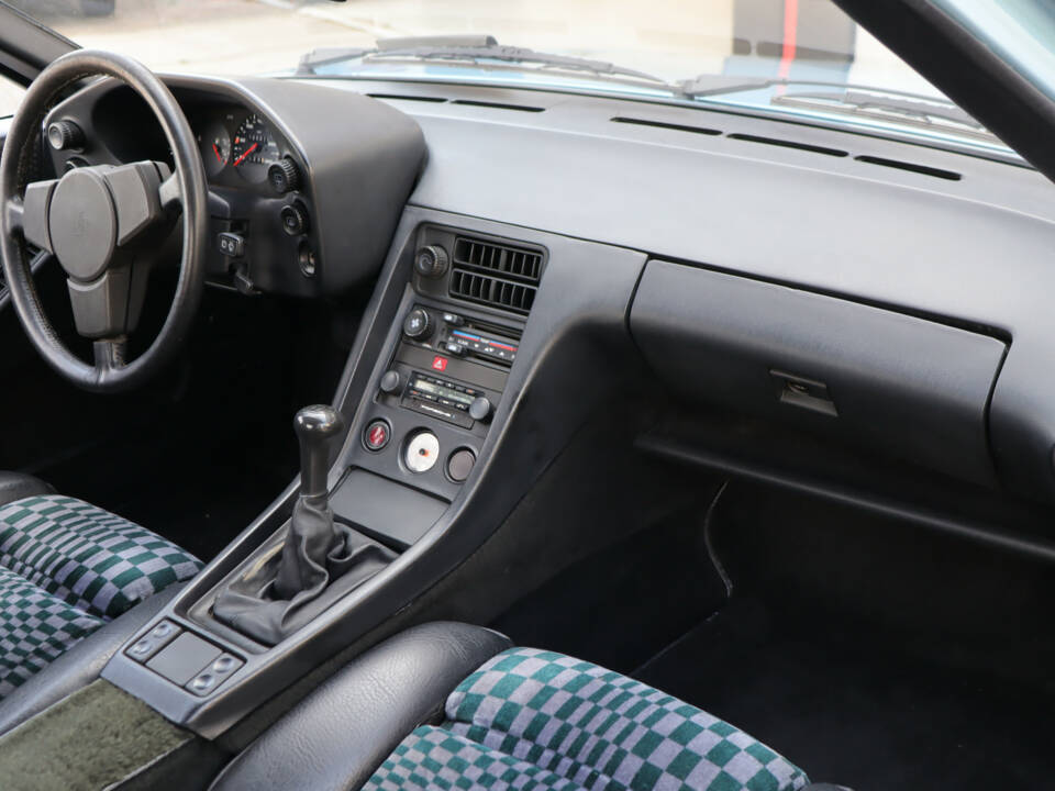Image 35/42 de Porsche 928 (1979)