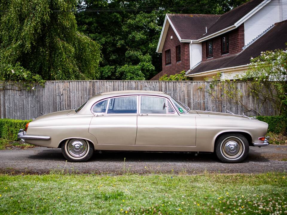 Image 2/40 of Jaguar Mk X 3.8 (1963)