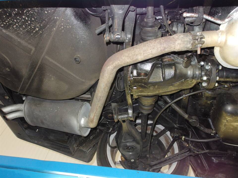 Immagine 85/98 di Mercedes-Benz 190 E 2.3-16 (1985)
