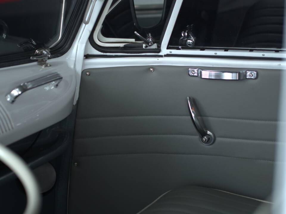 Bild 28/49 von Volkswagen T1 Brasil 1.6 (1970)
