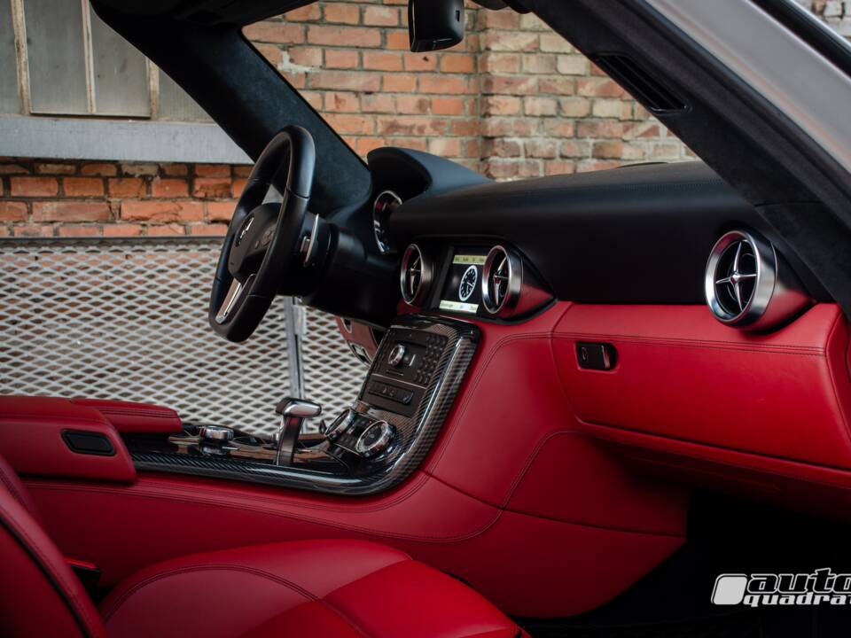 Afbeelding 18/18 van Mercedes-Benz SLS AMG (2011)