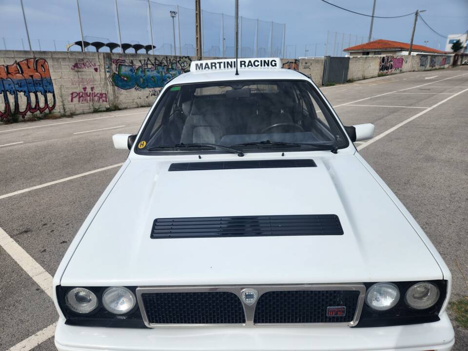 Image 13/14 of Lancia Delta HF Integrale 16V (1992)
