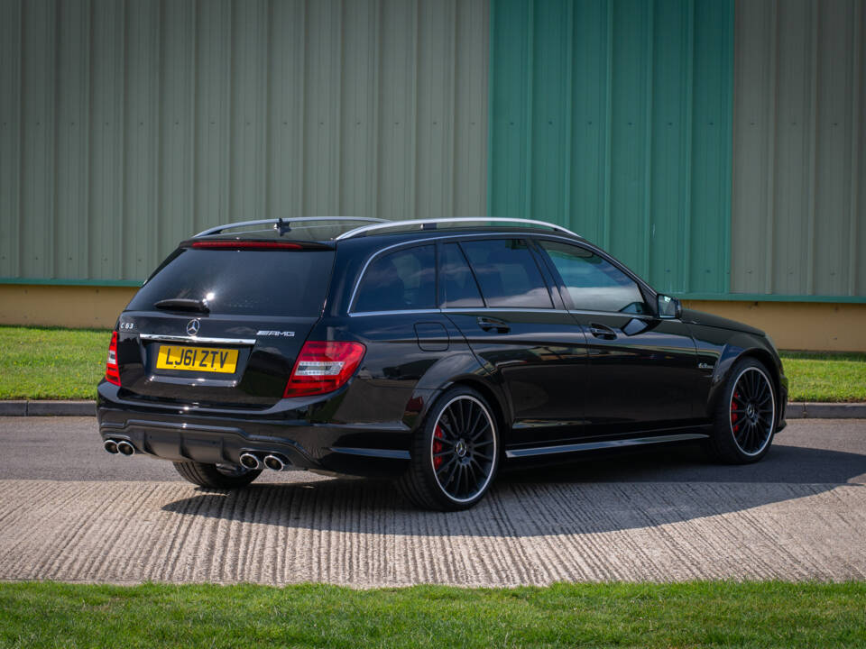 Bild 6/25 von Mercedes-Benz C 63 AMG T (2012)