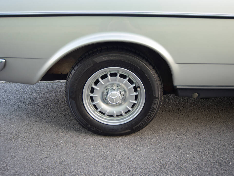 Immagine 26/28 di Mercedes-Benz 230 CE (1984)