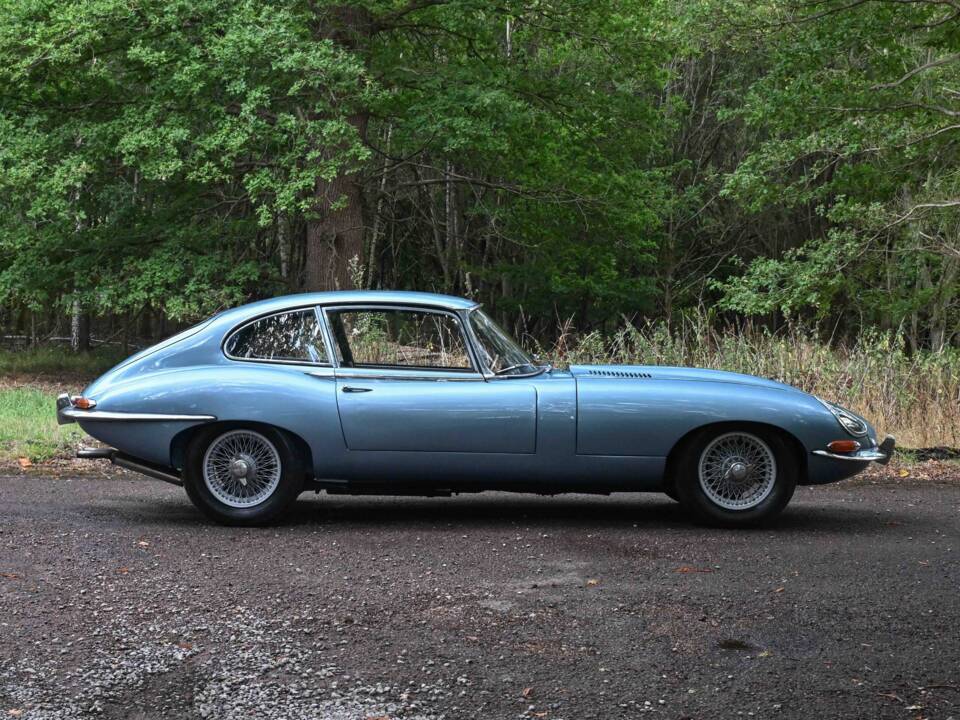 Image 2/50 of Jaguar E-Type (2+2) (1966)