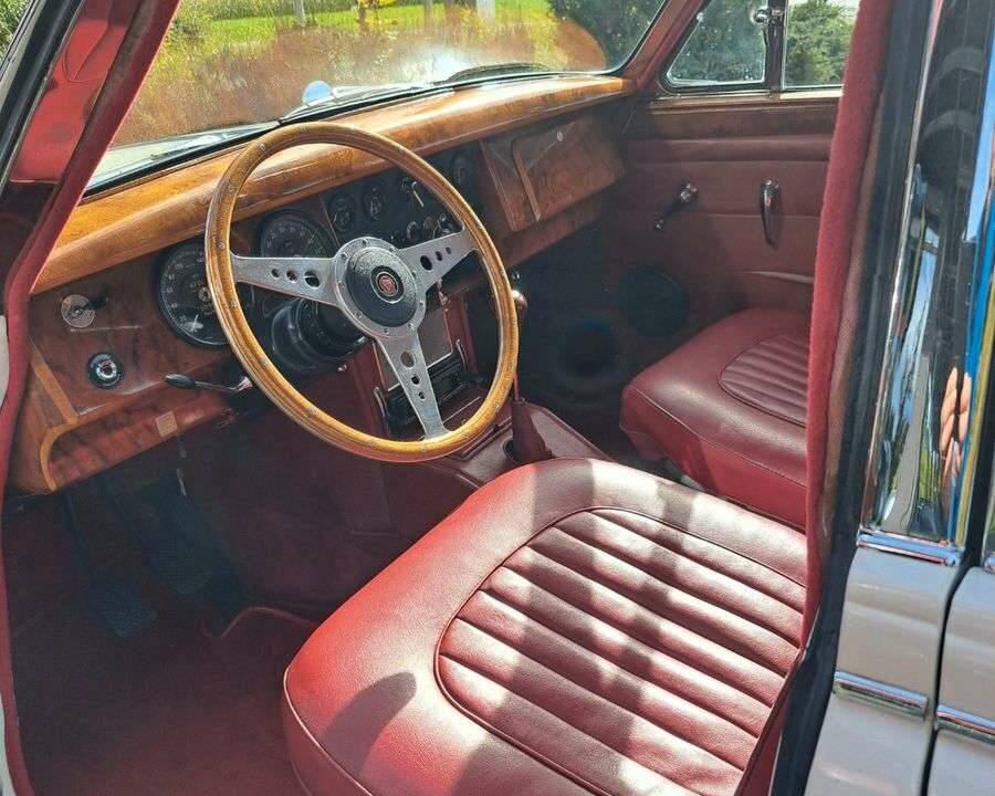 Bild 23/27 von Jaguar Mk II 2.4 (1967)