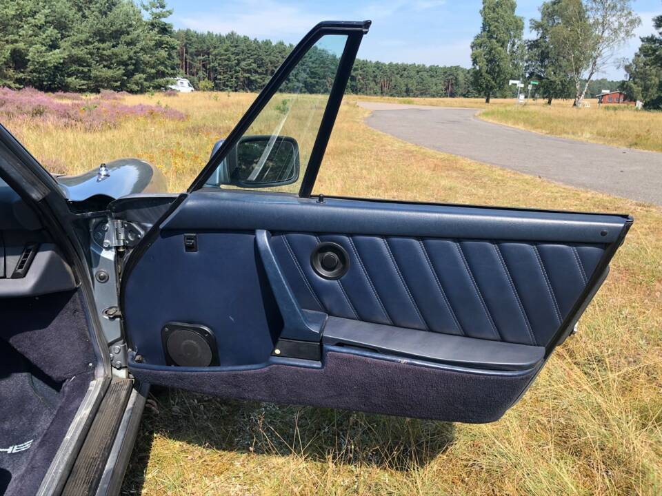 Image 46/50 of Porsche 911 Carrera 3.2 (1984)
