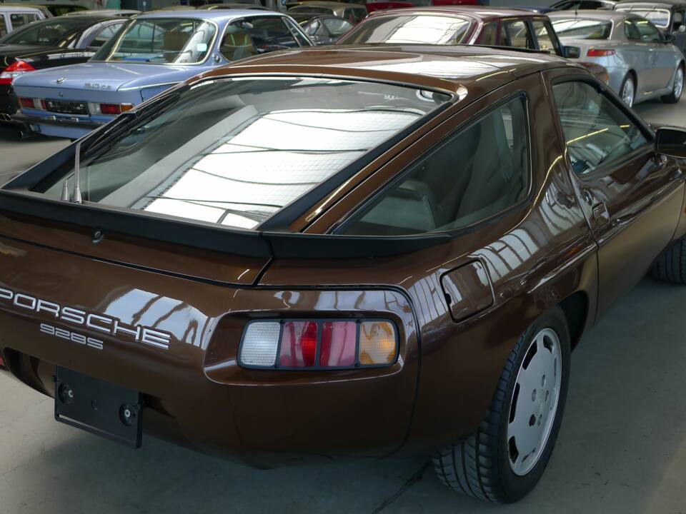 Bild 38/50 von Porsche 928 S (1986)