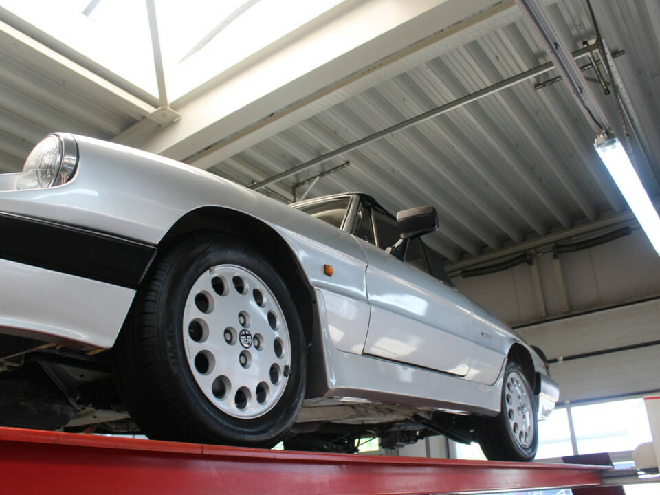 Bild 10/50 von Alfa Romeo 2.0 Spider QV (1987)