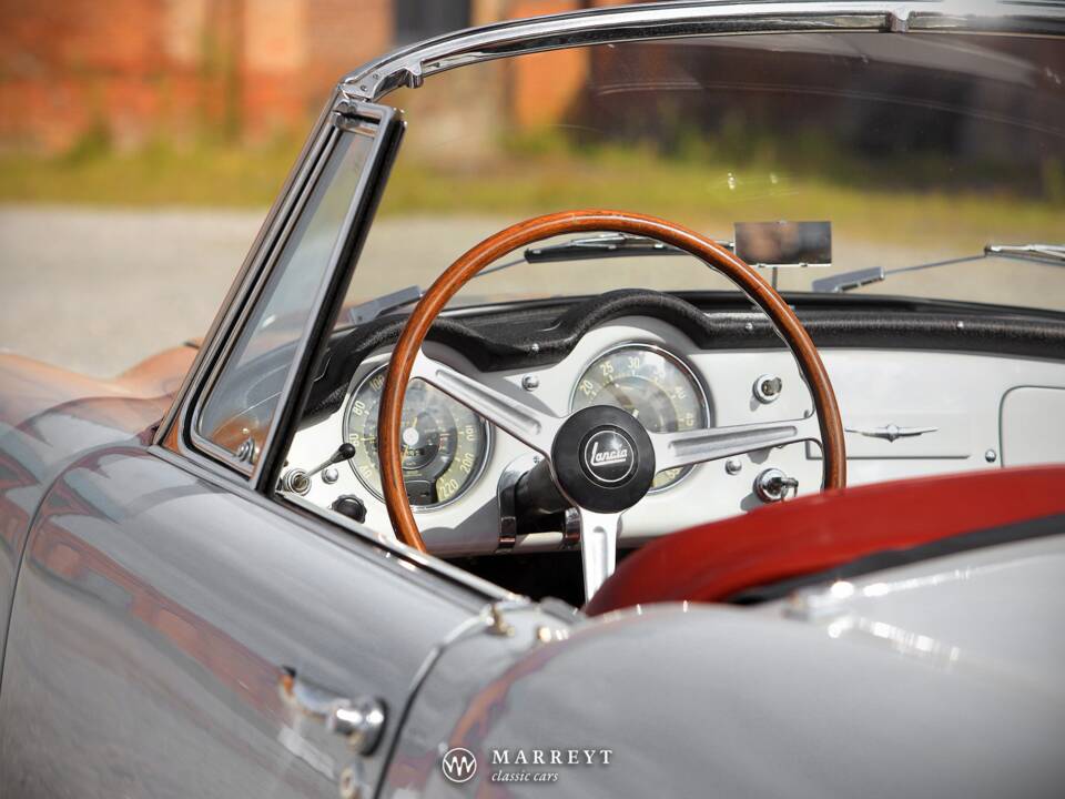 Image 26/70 of Lancia Aurelia B24 Convertible (1957)