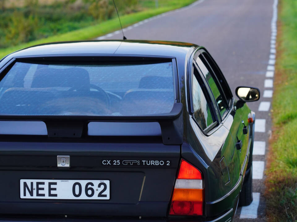 Image 23/34 of Citroën CX 25 GTI Turbo 2 (1988)