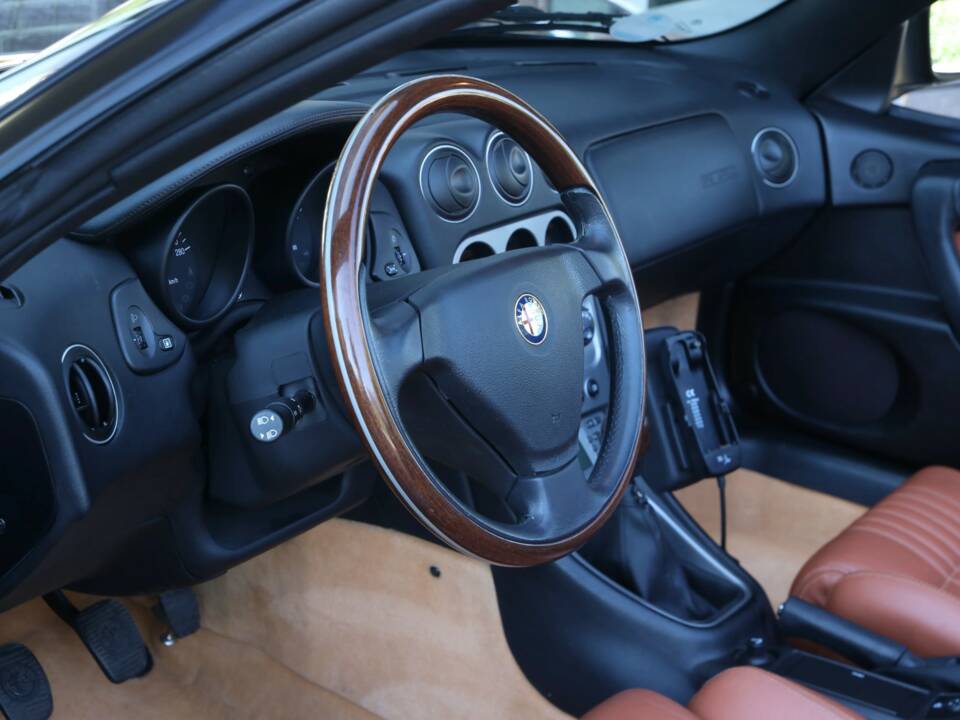 Obraz 21/50 pojazdu Alfa Romeo Spider 3.2 V6 24V (2003)