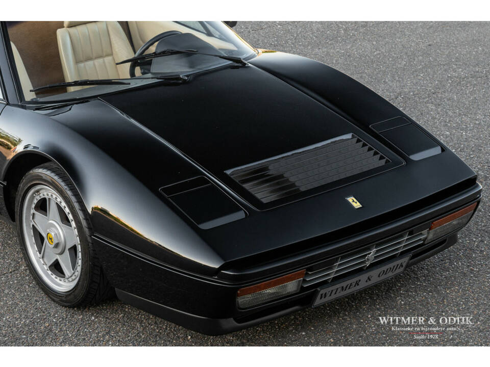 Image 24/41 de Ferrari 328 GTS (1989)