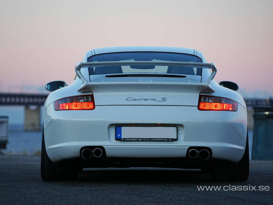 Image 13/19 of Porsche 911 Carrera S (2005)