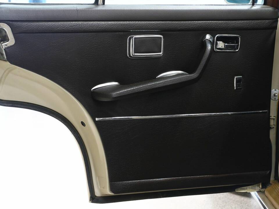 Immagine 25/27 di Mercedes-Benz 280 SE 4,5 (1971)