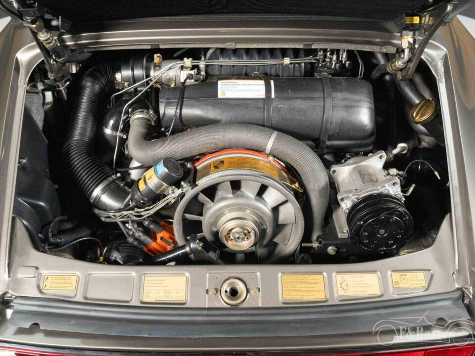 Image 17/19 of Porsche 911 SC 3.0 (1983)