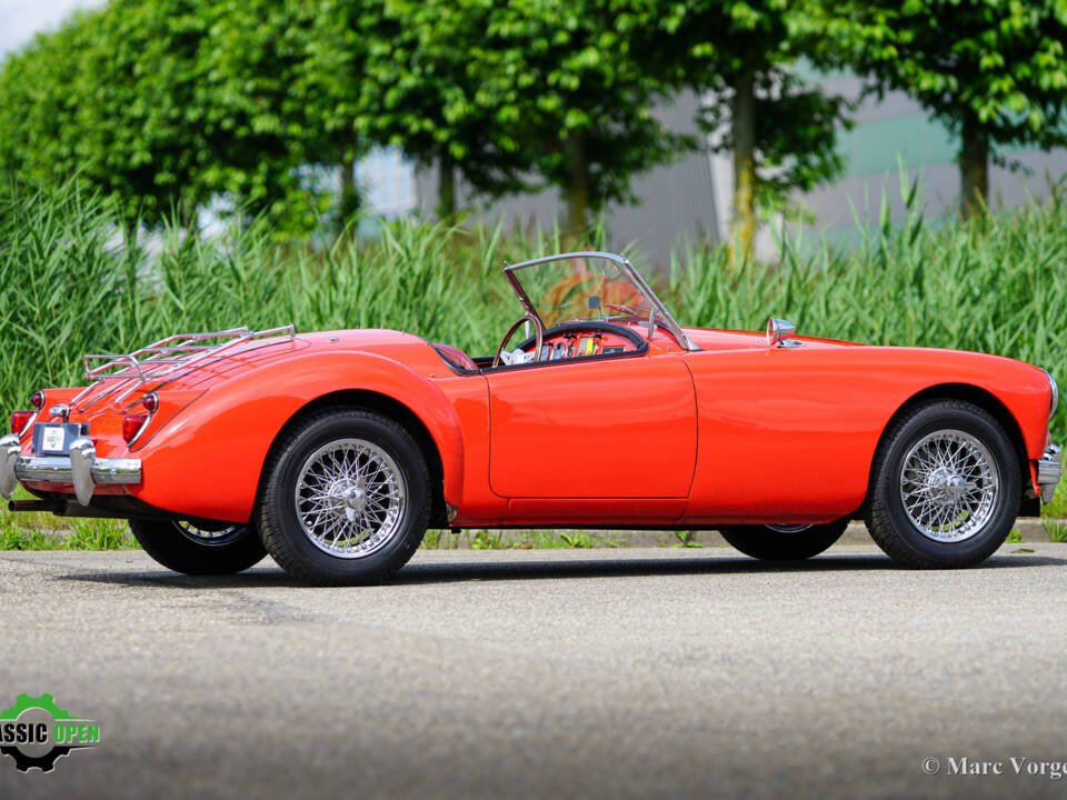 Image 19/43 of MG MGA 1600 (1960)