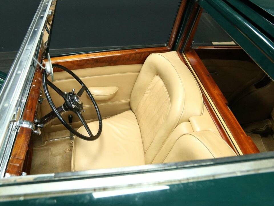 Image 23/30 of Rolls-Royce Phantom III (1938)