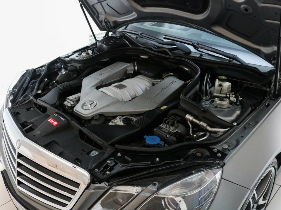 Bild 11/19 von Mercedes-Benz E 63 AMG (2009)
