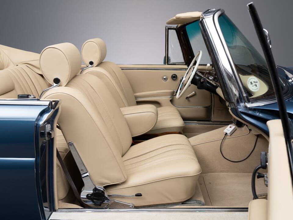 Bild 22/34 von Mercedes-Benz 250 SE (1966)