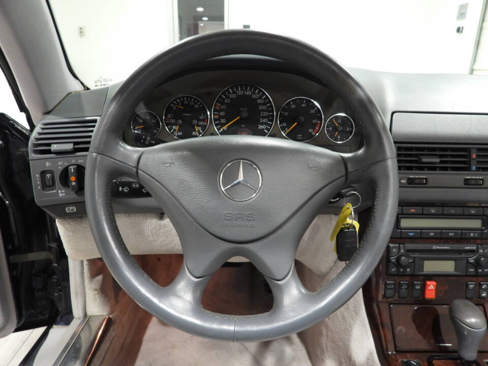 Bild 6/9 von Mercedes-Benz SL 320 (2001)