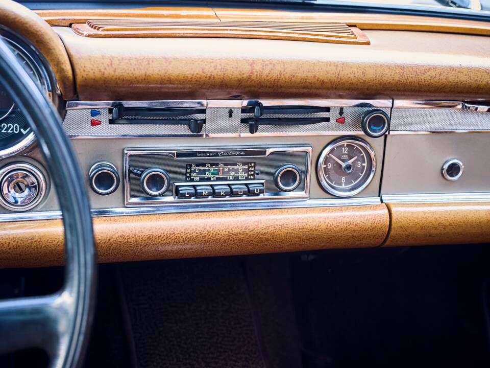 Image 30/31 of Mercedes-Benz 280 SL (1969)