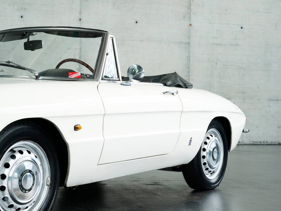 Image 3/50 of Alfa Romeo 1600 Spider Duetto (1966)