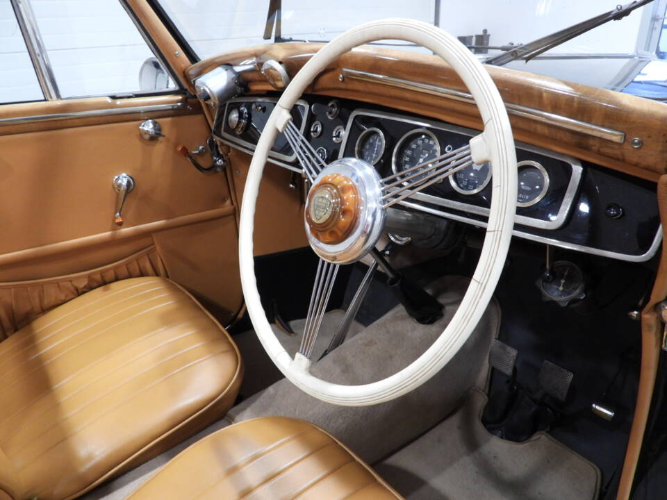 Image 25/51 of Lancia Aprilia (1937)