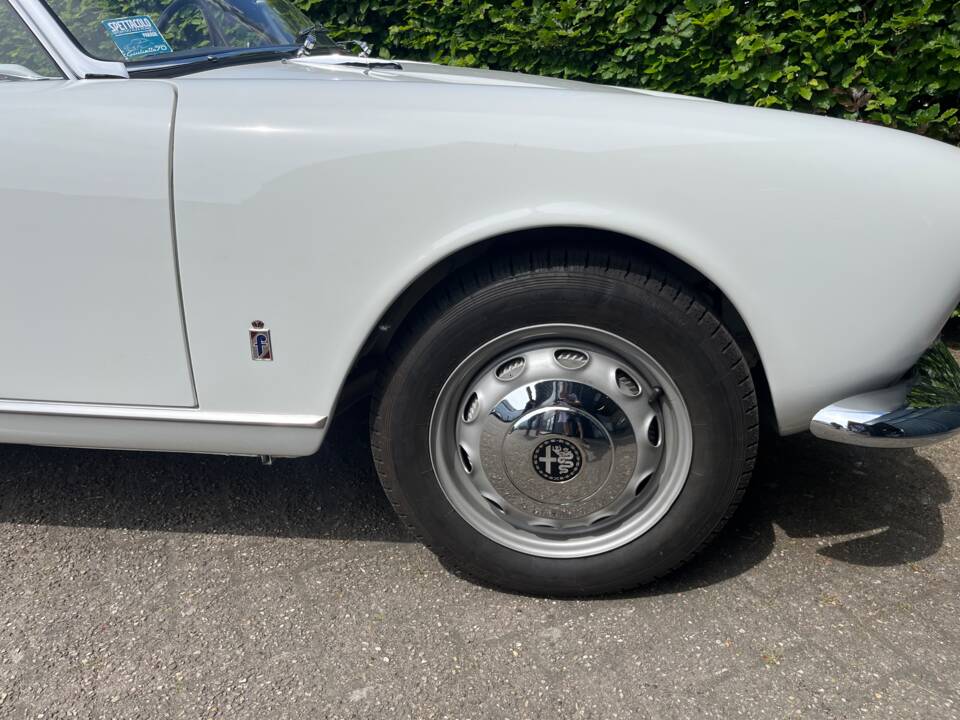 Image 13/28 of Alfa Romeo Giulia 1600 Spider (1962)