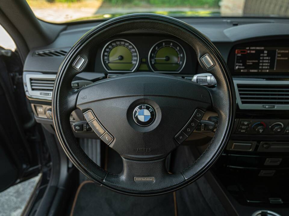 Image 46/50 of BMW 750iL (2001)