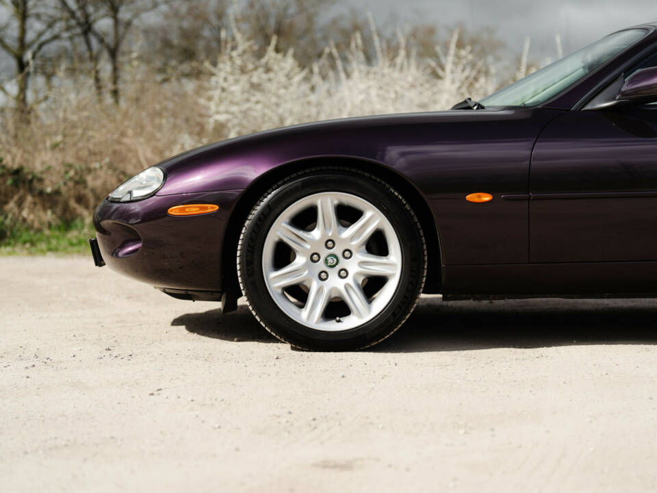 Imagen 7/36 de Jaguar XK8 4.0 (1999)